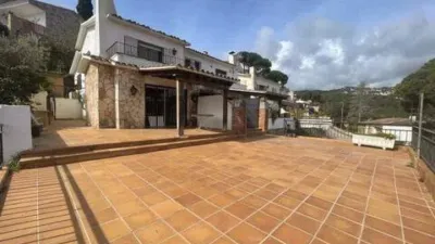 Terraced house in Carrer de Portugal photo 3