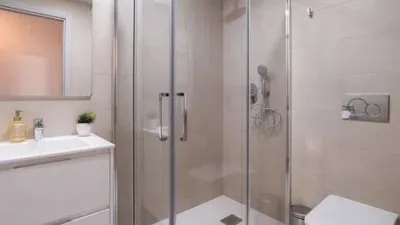 Apartment on President Adolfo Suarez Street photo 10