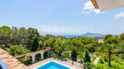Chalet on Avenida Bernia photo 6