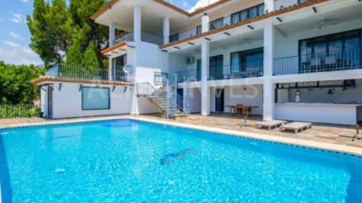 Chalet on Avenida Bernia photo 9