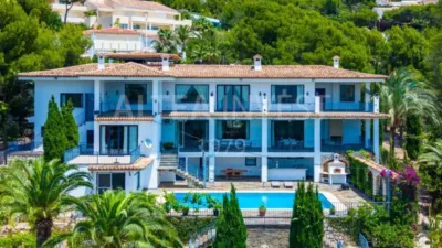 Chalet on Avenida Bernia photo 2