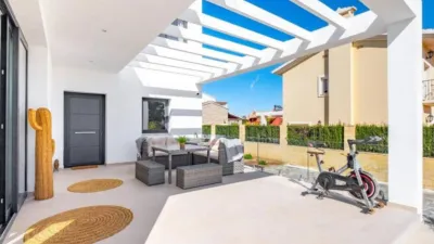 Chalet on Carrer San Marino photo 8