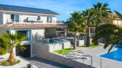 Chalet on Carrer La Palma photo 2