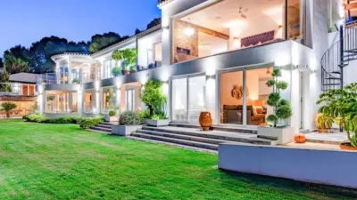 Chalet in Cala Advocat-Baladrar photo 2