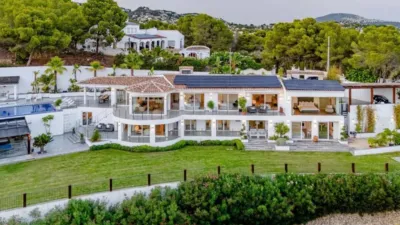 Chalet in Cala Advocat-Baladrar photo 7