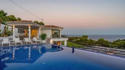 Chalet in Cala Advocat-Baladrar photo 3