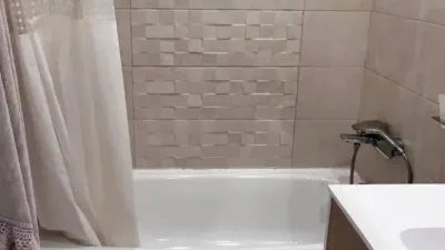 Ático en alquiler en Calle Marqués de Nervión, cerca de Calle Cardenal Lluch, Nervión (Distrito Nervión. Sevilla Capital) de 1.400 €<span>/mes</span>