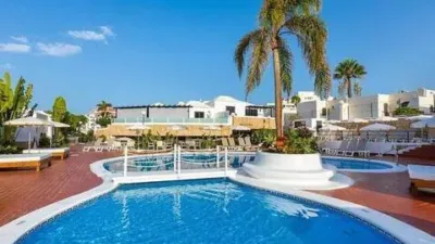 Apartment on Avenida de Rafael Puig Lluvina photo 28