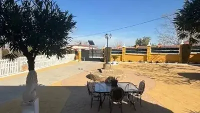 Chalet in Mancha Real photo 2