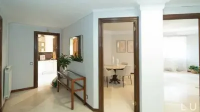 Chalet en venta en Avenida de Madrid, cerca de Calle Villa Natura - Más