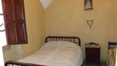 Chalet en venta en Calle Constitución, cerca de Calle Divino Morales, Aliseda de 42.000 €