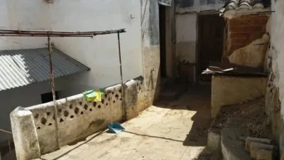 Chalet en venta en Calle Constitución, cerca de Calle Divino Morales, Aliseda de 42.000 €