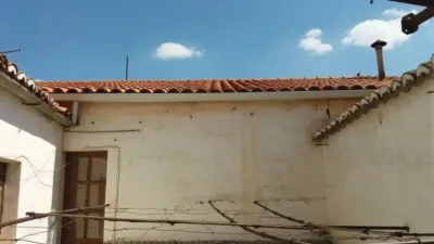 Chalet en venta en Calle Constitución, cerca de Calle Divino Morales, Aliseda de 42.000 €