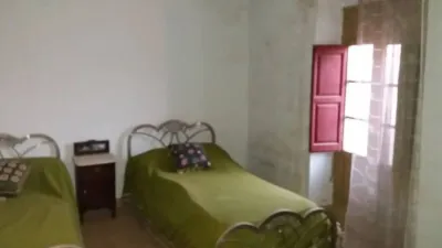 Chalet en venta en Calle Constitución, cerca de Calle Divino Morales, Aliseda de 42.000 €