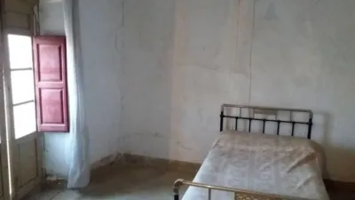 Chalet en venta en Calle Constitución, cerca de Calle Divino Morales, Aliseda de 42.000 €