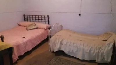 Chalet en venta en Calle Constitución, cerca de Calle Divino Morales, Aliseda de 42.000 €