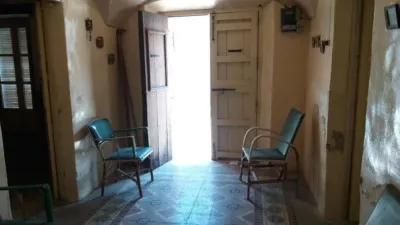 Chalet en venta en Calle Constitución, cerca de Calle Divino Morales, Aliseda de 42.000 €
