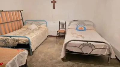 Chalet en venta en Calle Puerto, Aliseda de 45.000 €