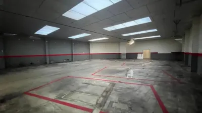 Local comercial en venta en Calle Juan de Toledo - Más