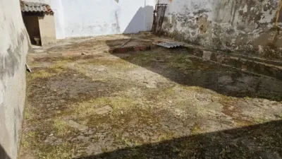 Chalet en venta en Calle Iglesia, Aliseda de 75.000 €