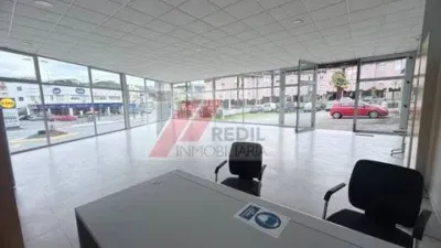 Nave industrial en alquiler en Betanzos - Más