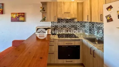 Piso en venta en Carrer de Francesc Alegre, Port Esportiu-Canyelles-Puig Rom (Roses) de 140.000 €