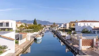 Chalet en venta en Carrer de les Medes, cerca de Carrer de les Creus, Empuriabrava (Castelló d'Empúries) de 1.185.000 €