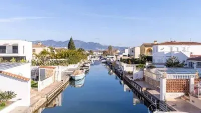 Chalet en venta en Carrer de les Medes, cerca de Carrer de les Creus, Empuriabrava (Castelló d'Empúries) de 1.185.000 €