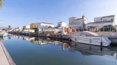 Chalet en venta en Carrer de les Medes, cerca de Carrer de les Creus, Empuriabrava (Castelló d'Empúries) de 1.185.000 €