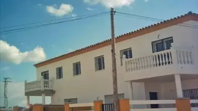 Chalet en alquiler en Calle Avenida 28 de Febrero, 70, Conil de la Frontera de 900 €<span>/mes</span>