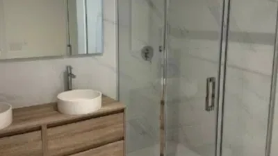 Apartment for sale in Lomas del Higueron urbanization. Fully equipped and furnished kitchen, living-dining room with access to the terrace, two bedrooms, two bathrooms. Parking space included. Storage room. Community pool. photo 6