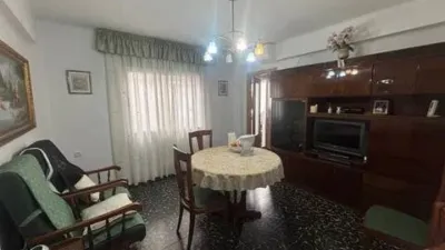 Piso en venta en Carrer del Comte de Torrefiel, cerca de Carrer del Marquès de Montortal, Torrefiel (Distrito Rascanya. València Capital) de 185.000 €