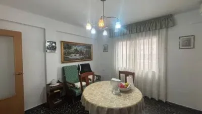 Piso en venta en Carrer del Comte de Torrefiel, cerca de Carrer del Marquès de Montortal, Torrefiel (Distrito Rascanya. València Capital) de 185.000 €
