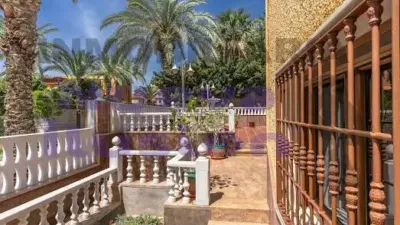 Chalet en Paseo de los Robles photo 2