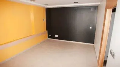 Local comercial en venta en Avenida de Rosalía de Castro, cerca de Rúa dos Feáns - Vista 3