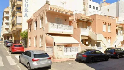 Terraced house on Arquitecto Larramendi Street photo 25