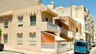 Terraced house on Arquitecto Larramendi Street photo 26