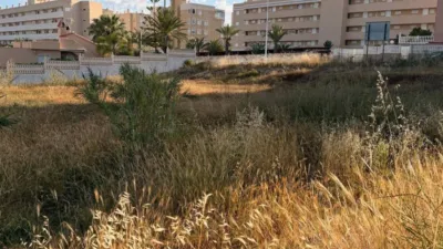 Terreno en venta en los Arenales del Sol - Vista 3
