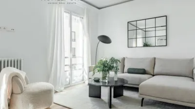 Apartment in Listing photo 3