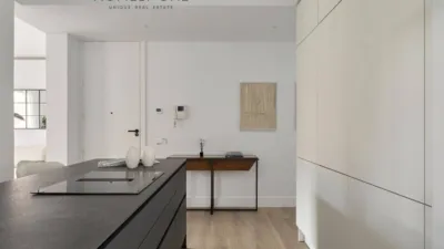 Apartment in Listing photo 7