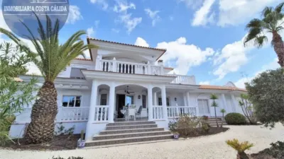 Chalet on Avenida del Pico del Águila photo 2