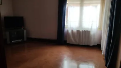 Ground floor flat with patio for sale in Figueres. The property comprises 100 m2, featuring 3 bedrooms, 1 full bathroom, a dining-living room with a fireplace, and an independent kitchen. The building includes a patio of approximately 100 m2[IW] photo 2