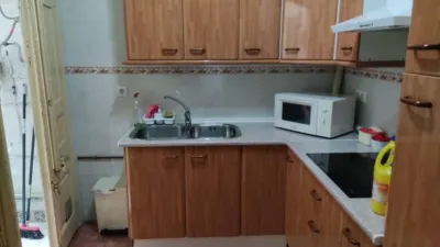 Ground floor flat with patio for sale in Figueres. The property comprises 100 m2, featuring 3 bedrooms, 1 full bathroom, a dining-living room with a fireplace, and an independent kitchen. The building includes a patio of approximately 100 m2[IW] photo 3