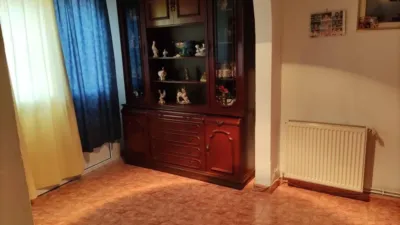 Ground floor flat with patio for sale in Figueres. The property comprises 100 m2, featuring 3 bedrooms, 1 full bathroom, a dining-living room with a fireplace, and an independent kitchen. The building includes a patio of approximately 100 m2[IW] photo 6