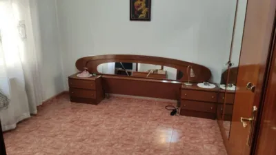 Ground floor flat with patio for sale in Figueres. The property comprises 100 m2, featuring 3 bedrooms, 1 full bathroom, a dining-living room with a fireplace, and an independent kitchen. The building includes a patio of approximately 100 m2[IW] photo 7