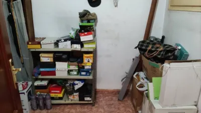 Ground floor flat with patio for sale in Figueres. The property comprises 100 m2, featuring 3 bedrooms, 1 full bathroom, a dining-living room with a fireplace, and an independent kitchen. The building includes a patio of approximately 100 m2[IW] photo 8