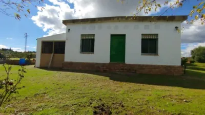 Chalet rústico en venta en Calle Cabeza Montegil, Cantillana de 130.000 €
