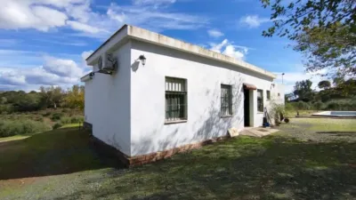 Chalet rústico en venta en Calle Cabeza Montegil, Cantillana de 130.000 €