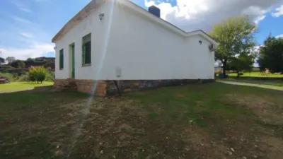 Chalet rústico en venta en Calle Cabeza Montegil, Cantillana de 130.000 €