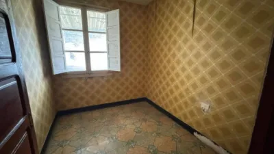 Apartment on Rosalía de Castro Street